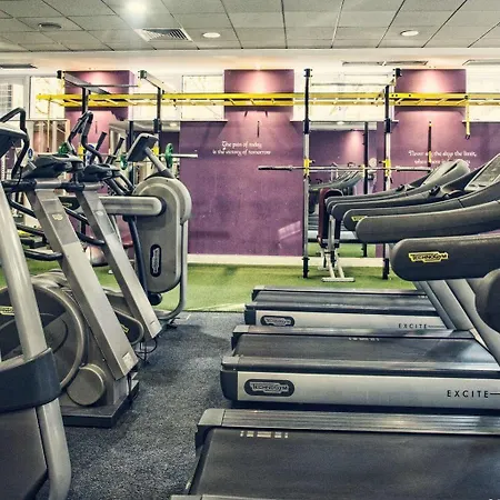 Otel Carrickdale &