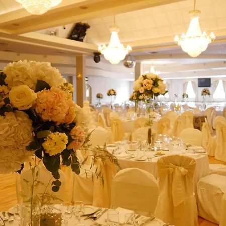 Hotel Carrickdale & 4*